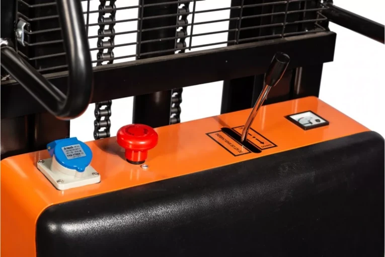 Штабелер электрический самоходный 1 т - 2,5 м Вилы: 1150 , Гелевая АКБ, CL1025J SIBLINE купить в Перми Штабелер электрический самоходный 1 т - 2,5 м Вилы: 1150 , Гелевая АКБ, CL1025J SIBLINE купить в Перми