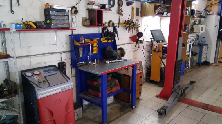 Верстак-стол бестумбовый ВП-1 с экраном купить в Перми Верстак-стол бестумбовый ВП-1 с экраном купить в Перми