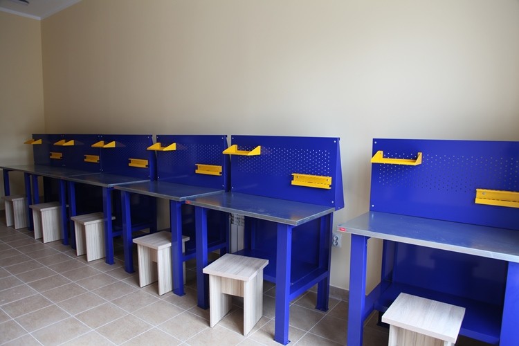 Верстак-стол бестумбовый ВП-1 с экраном купить в Перми Верстак-стол бестумбовый ВП-1 с экраном купить в Перми